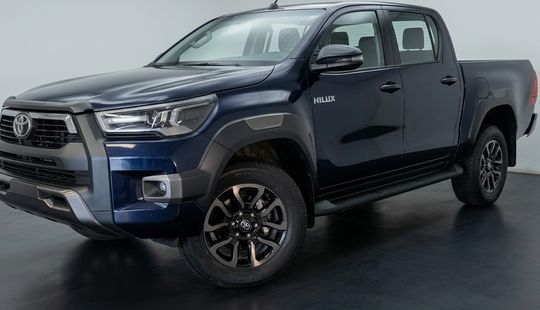 Toyota • Hilux