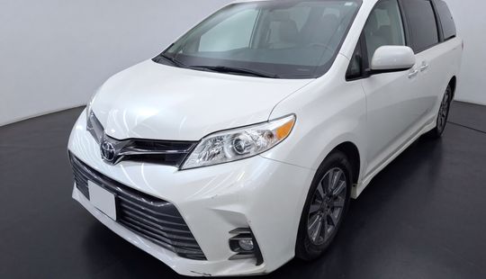 Toyota • Sienna