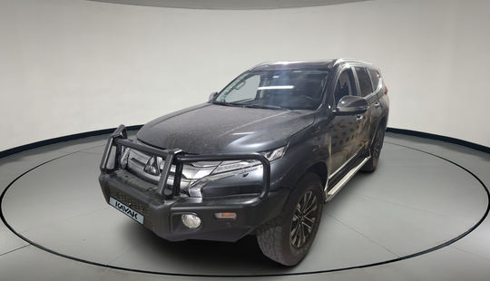 Mitsubishi • Montero