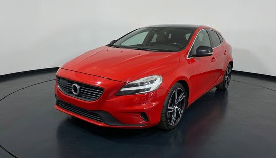 Volvo • V40