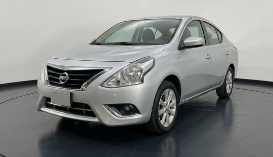 Nissan • Versa