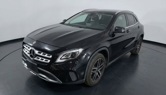 Mercedes Benz • Clase GLA