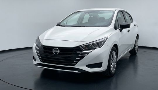 Nissan • Versa