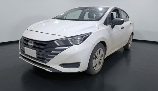Nissan • Versa