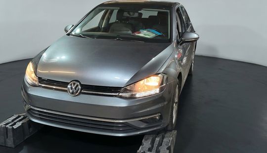 Volkswagen • Golf