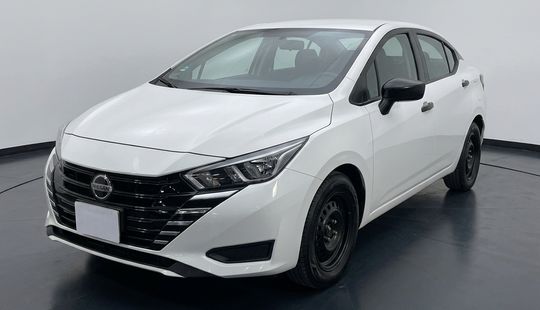 Nissan • Versa