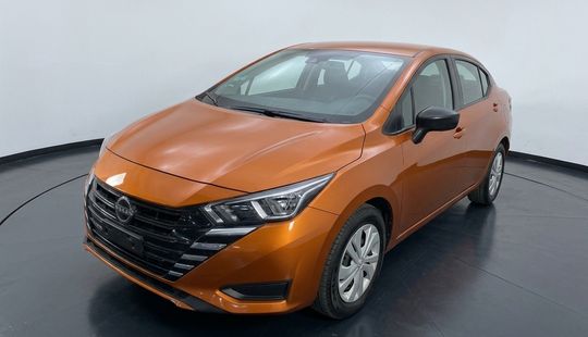 Nissan • Versa