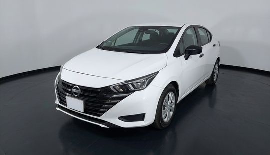 Nissan • Versa