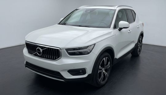 Volvo • XC40