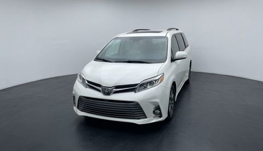 Toyota • Sienna