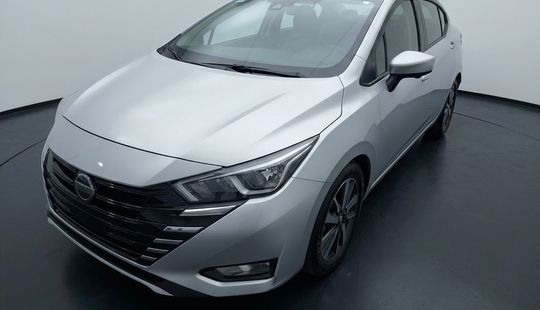 Nissan • Versa