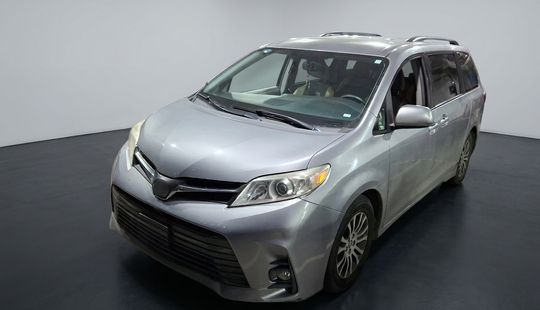 Toyota • Sienna