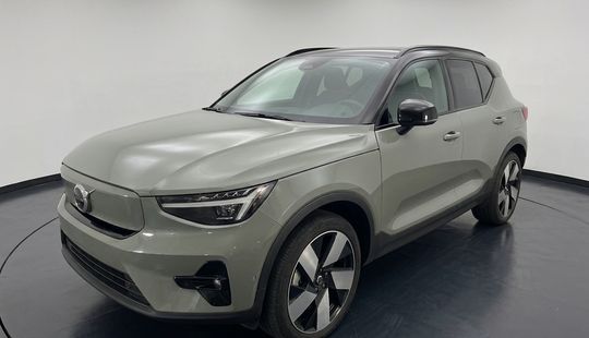Volvo • XC40