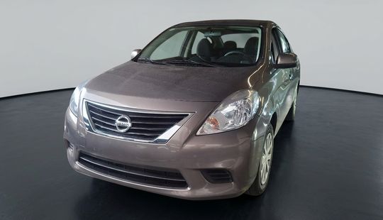 Nissan • Versa