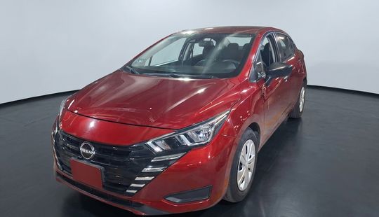 Nissan • Versa