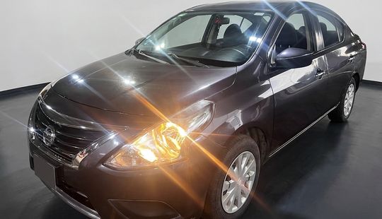 Nissan • Versa