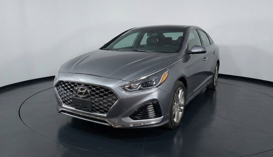 Hyundai • Sonata
