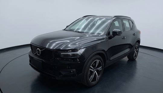 Volvo • XC40