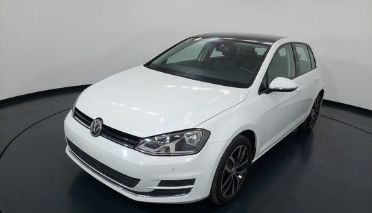 Volkswagen • Golf