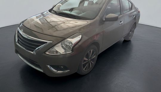 Nissan • Versa