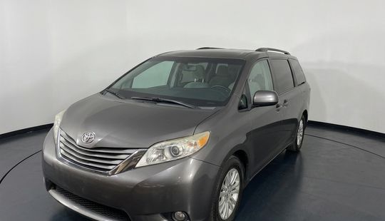 Toyota • Sienna