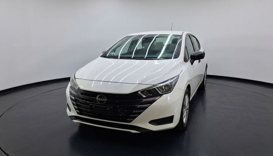 Nissan • Versa