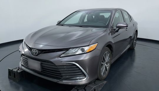 Toyota • Camry