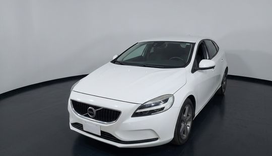 Volvo • V40