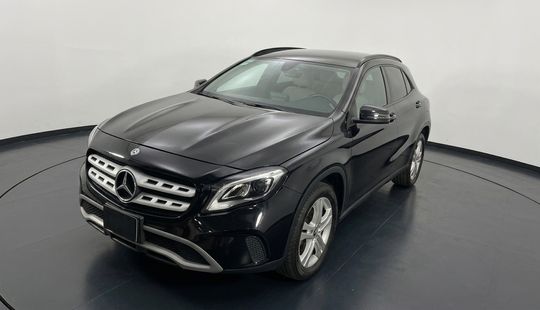 Mercedes Benz • Clase GLA