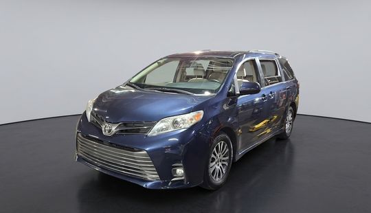 Toyota • Sienna