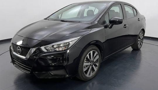 Nissan • Versa