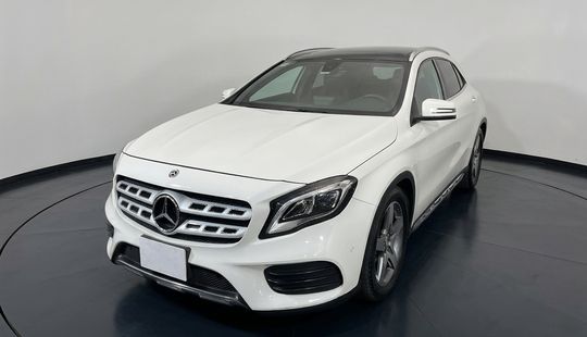 Mercedes Benz • Clase GLA