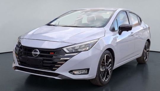 Nissan • Versa