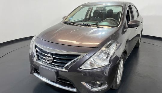Nissan • Versa
