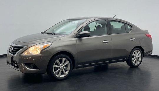 Nissan • Versa