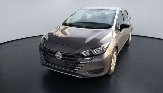 Nissan • Versa