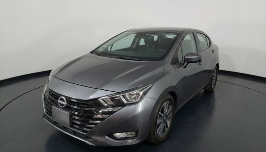Nissan • Versa