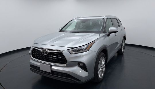 Toyota • Highlander