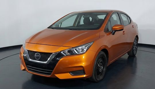 Nissan • Versa