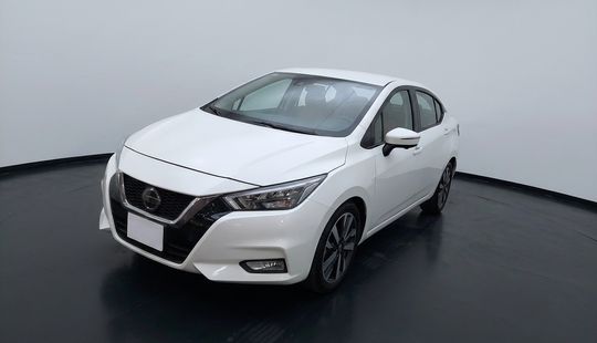 Nissan • Versa