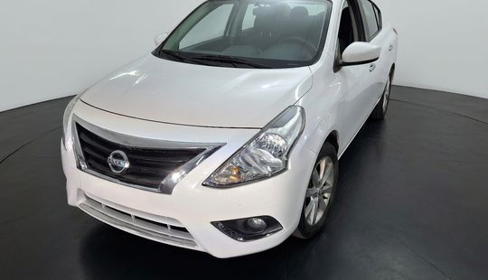 Nissan • Versa