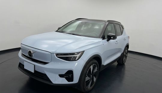 Volvo • XC40