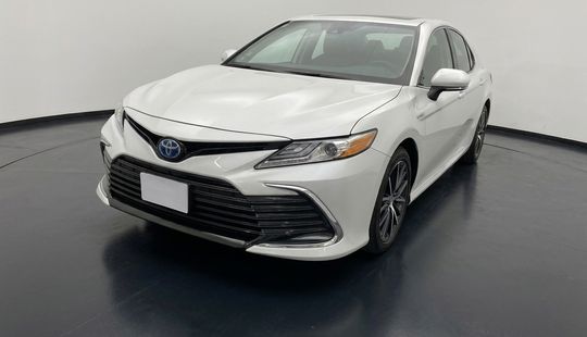 Toyota • Camry
