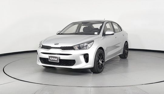 2018 • 123,498 km • Automático