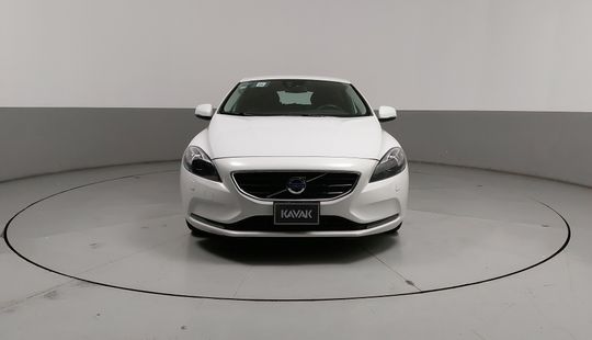 Volvo • V40