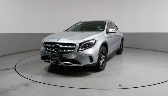Mercedes Benz • Clase GLA