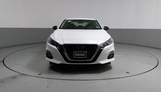 Nissan • Altima