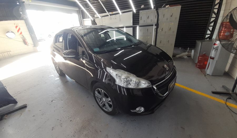Peugeot 208 1.6 FELINE Hatchback 2013