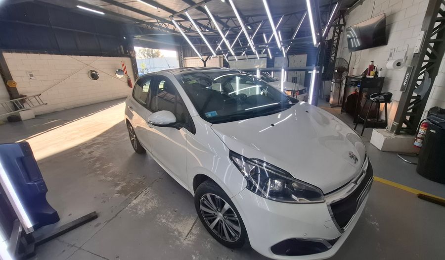 Peugeot 208 1.6 FELINE Hatchback 2019