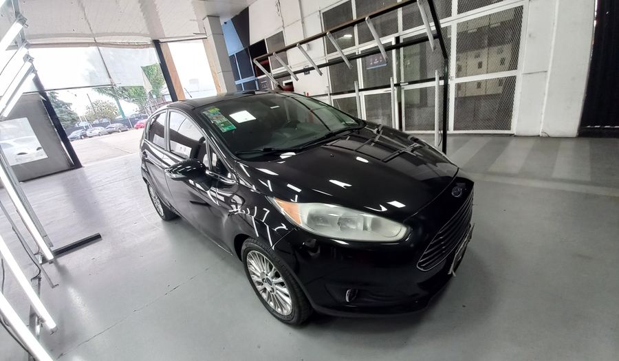 Ford Fiesta Kinetic Design 1.6 16V TITANIUM Hatchback 2014